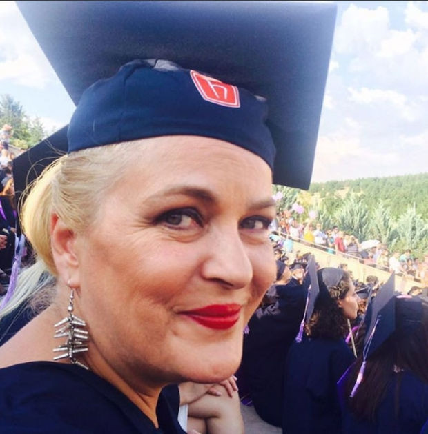 Ortaokul mezuniyetindeyim Ortaokul mezuniyetindeyim