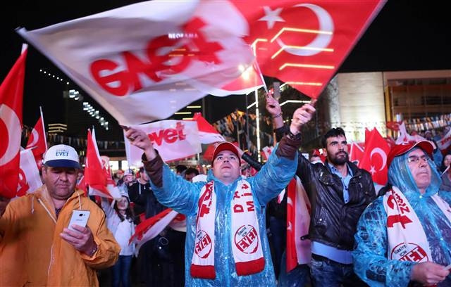 Yabancı ajanslar referandumu bu fotoğraflarla duyurdu Yabancı ajanslar referandumu bu fotoğraflarla duyurdu