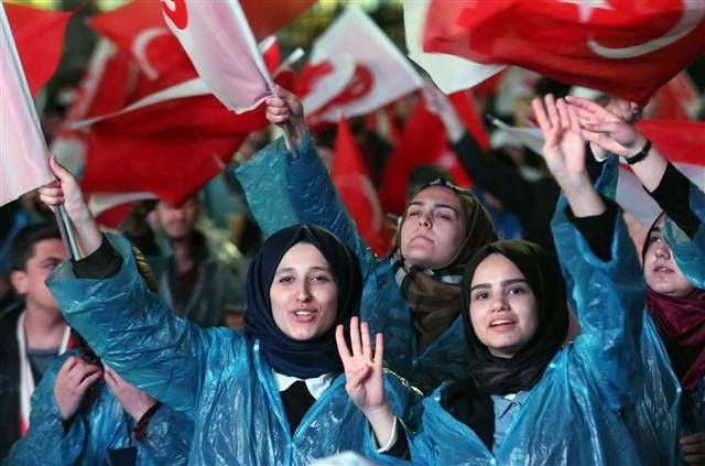 Yabancı ajanslar referandumu bu fotoğraflarla duyurdu Yabancı ajanslar referandumu bu fotoğraflarla duyurdu