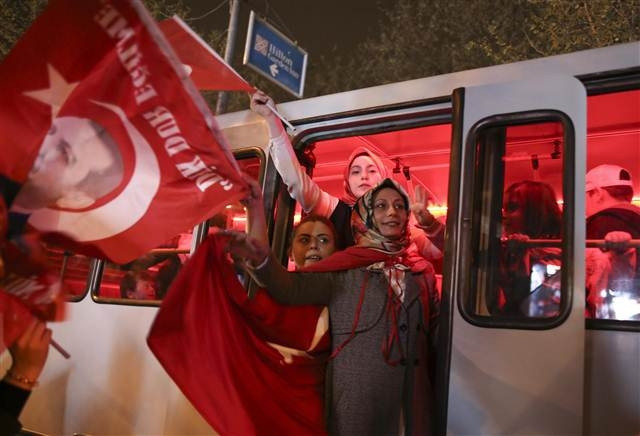 Yabancı ajanslar referandumu bu fotoğraflarla duyurdu Yabancı ajanslar referandumu bu fotoğraflarla duyurdu