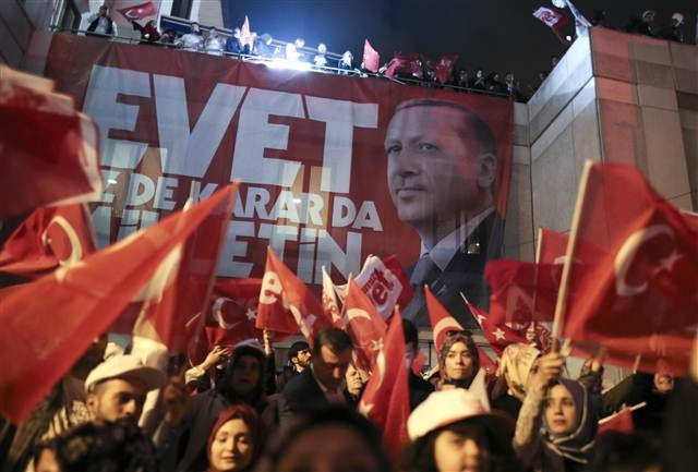 Yabancı ajanslar referandumu bu fotoğraflarla duyurdu Yabancı ajanslar referandumu bu fotoğraflarla duyurdu