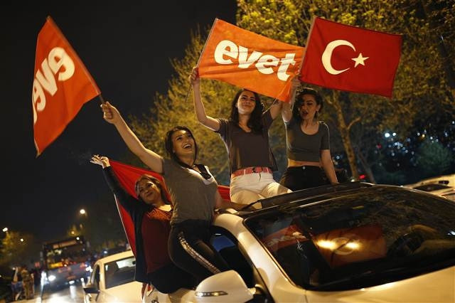 Yabancı ajanslar referandumu bu fotoğraflarla duyurdu Yabancı ajanslar referandumu bu fotoğraflarla duyurdu