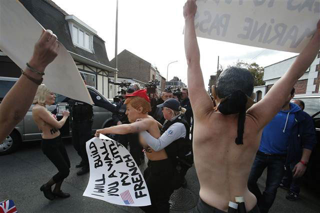 Femen üyelerinden Fransada üstsüz protesto