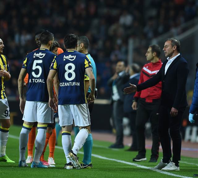 Spor yazarları Medipol Başakşehir-Fenerbahçe maçını değerlendirdi