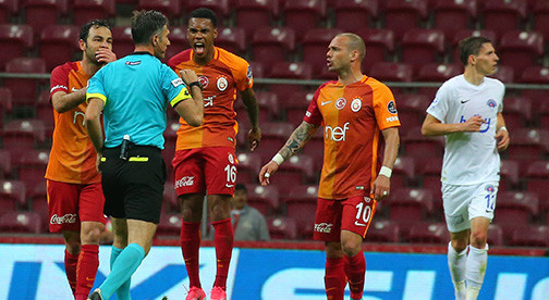 Kaleci sakatlandı oğlum koş koş... Kaleci sakatlandı oğlum koş koş...