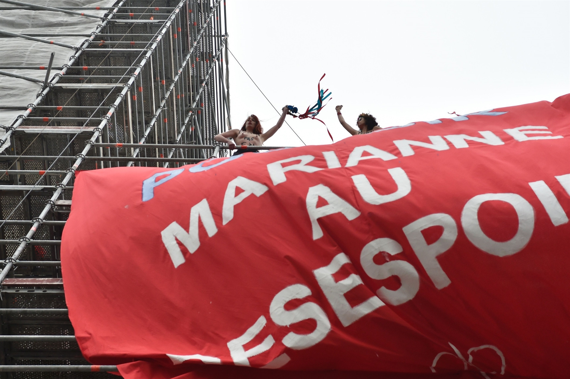 Fransada seçim hareketli başladı