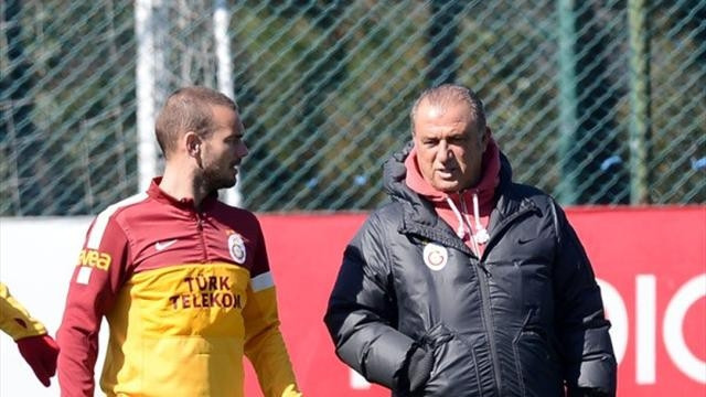 Sneijderin vukuatları bitmiyor