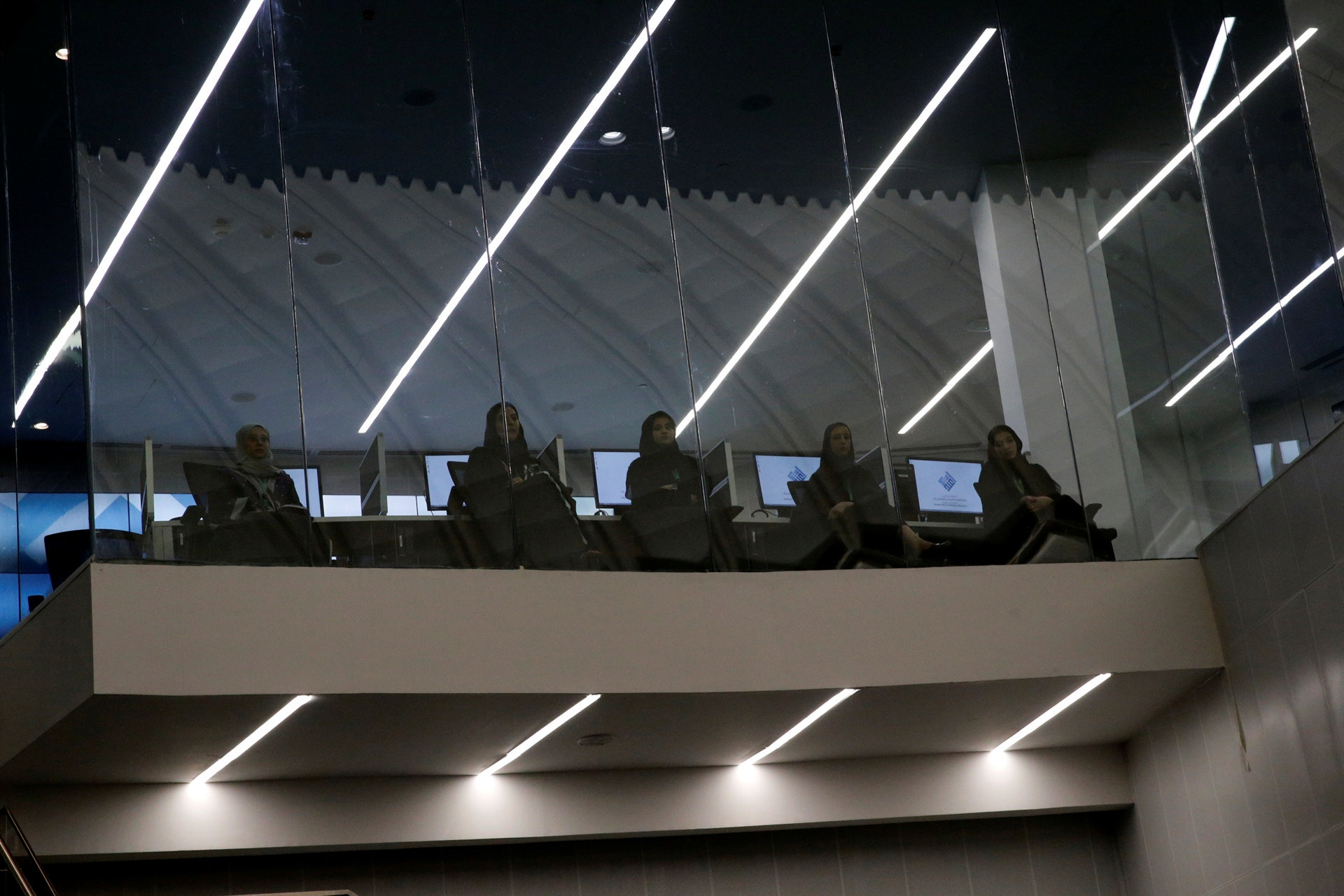 Trump, Sisi ve Kral Selman dünya küresine ellerini koydu