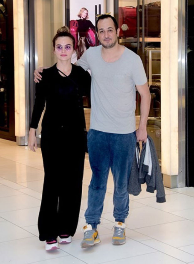 Sarp Apak evlendi