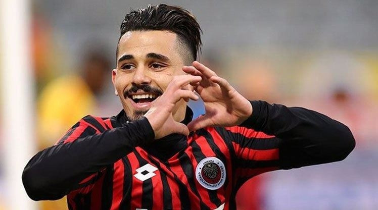 Ve imzalar atıldı Transfer resmen açıklandı
