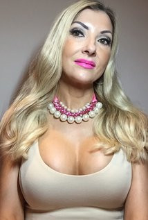 Kendini Barbie bebeğe çevirmek için servet harcıyor