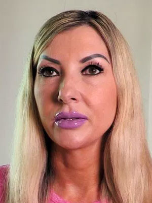 Kendini Barbie bebeğe çevirmek için servet harcıyor