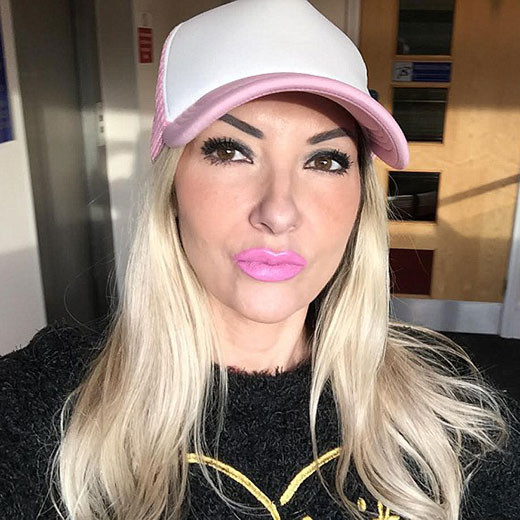 Kendini Barbie bebeğe çevirmek için servet harcıyor