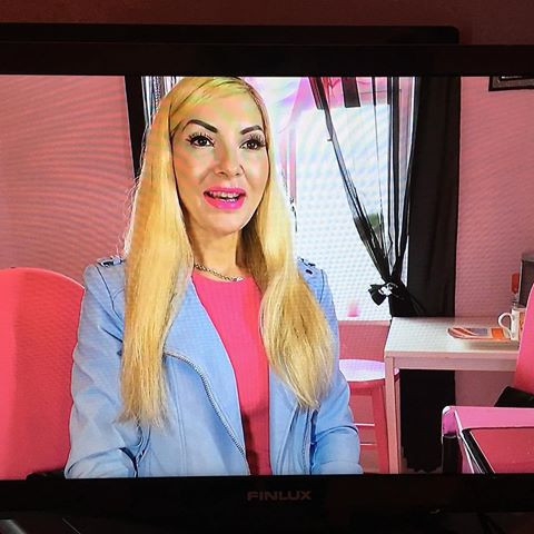 Kendini Barbie bebeğe çevirmek için servet harcıyor