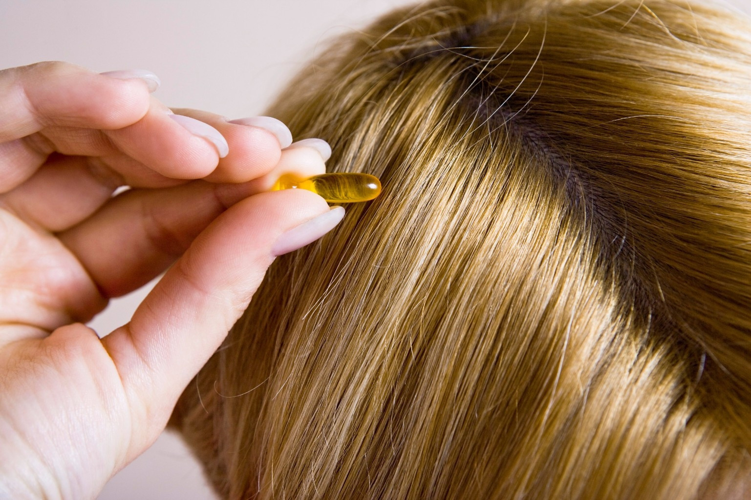 Saç vitaminleri uygulayın Saç vitaminleri uygulayın