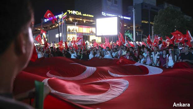 Demokrasi nöbeti sona erdi