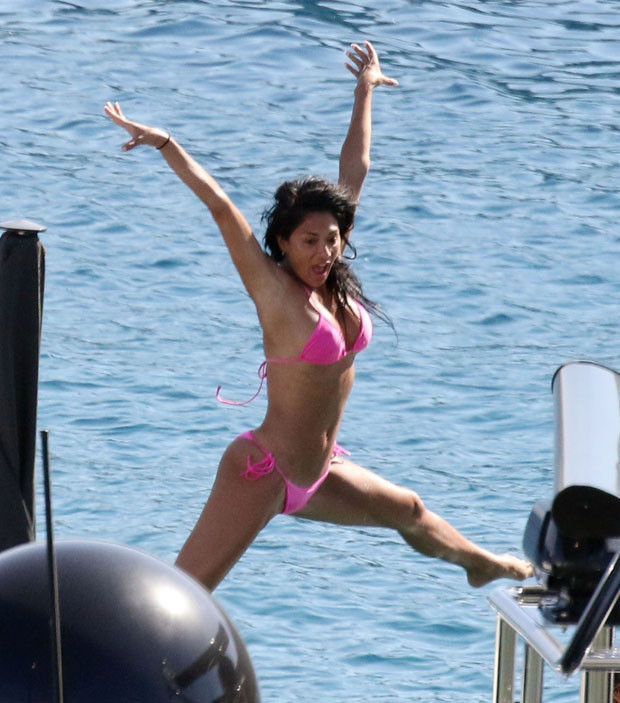 Ünlü çiftin şezlong sohbeti Ünlü çiftin şezlong sohbeti