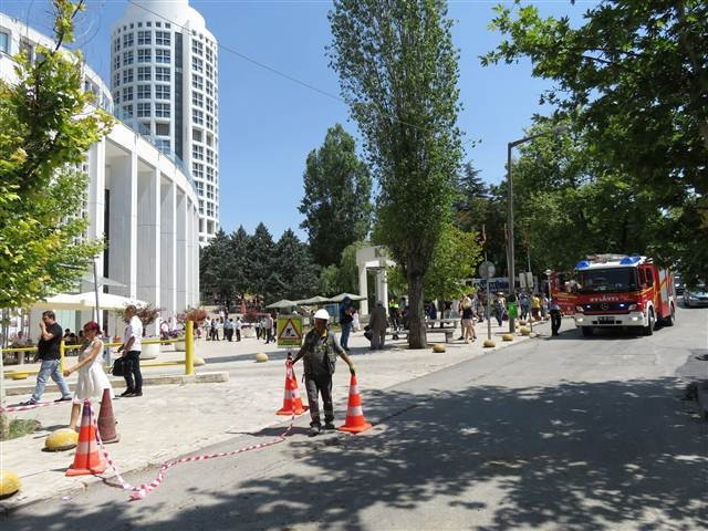 AVMde yangın paniğe neden oldu
