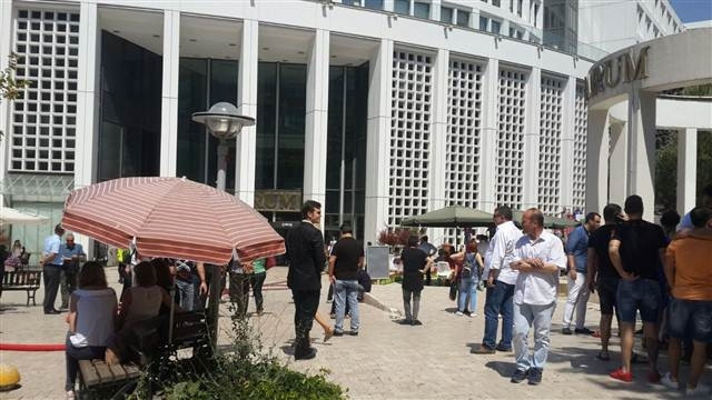 AVMde yangın paniğe neden oldu
