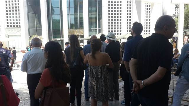 AVMde yangın paniğe neden oldu