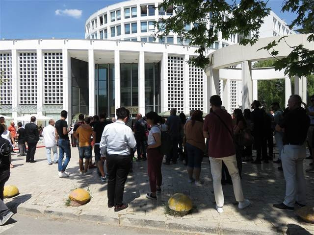 AVMde yangın paniğe neden oldu