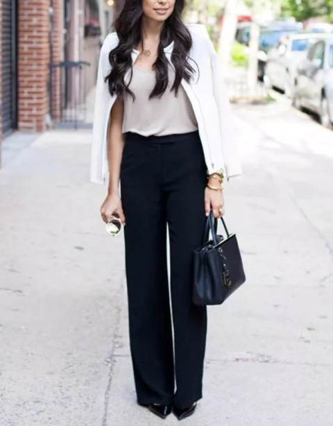 İçine sokacağın basic bir tişört ile...