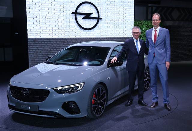 Kapılar açıldı: Her biri nefes kesici otomobiller...