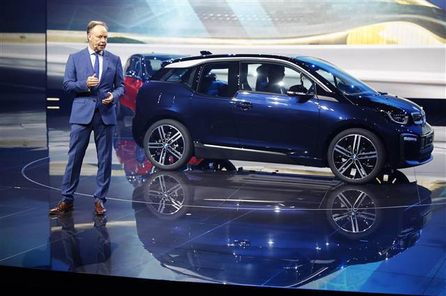 Kapılar açıldı: Her biri nefes kesici otomobiller...