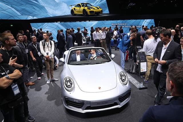 Kapılar açıldı: Her biri nefes kesici otomobiller...