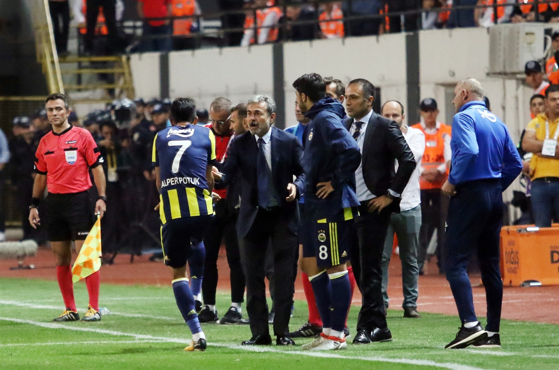 Fenerbahçede isyan: Bu iki soruya cevap ver TFF Fenerbahçede isyan: Bu iki soruya cevap ver TFF