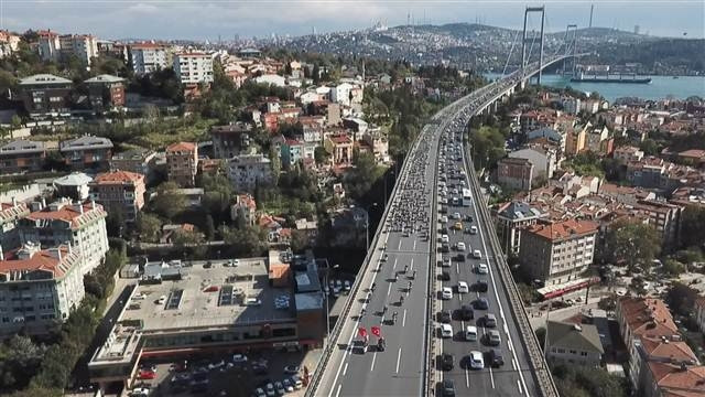 İstanbulda motosikletlilerden Cumhuriyet konvoyu