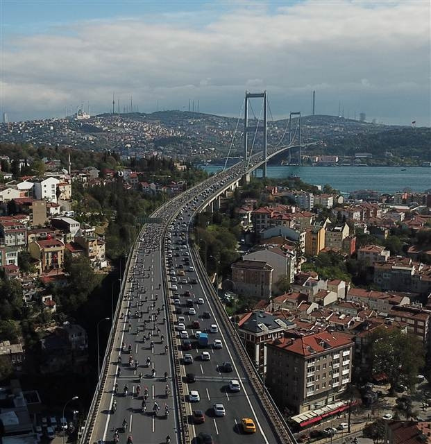 İstanbulda motosikletlilerden Cumhuriyet konvoyu