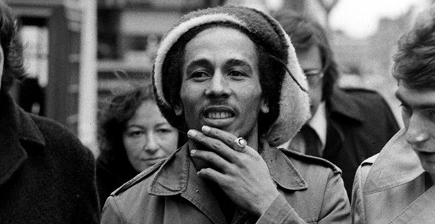 Hayatta olmasalar da para kazandırmaya devam ediyorlar