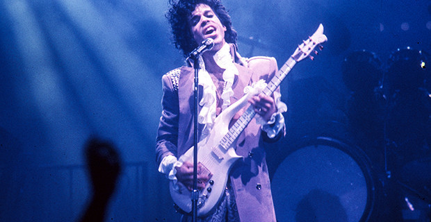 Hayatta olmasalar da para kazandırmaya devam ediyorlar