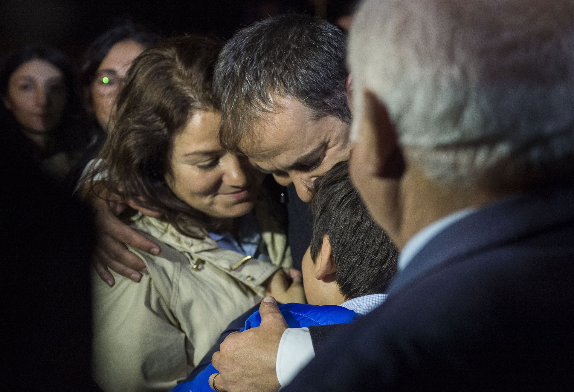 Sözcü gazetesi muhabiri tahliye edildi... Müthiş görüntüler...