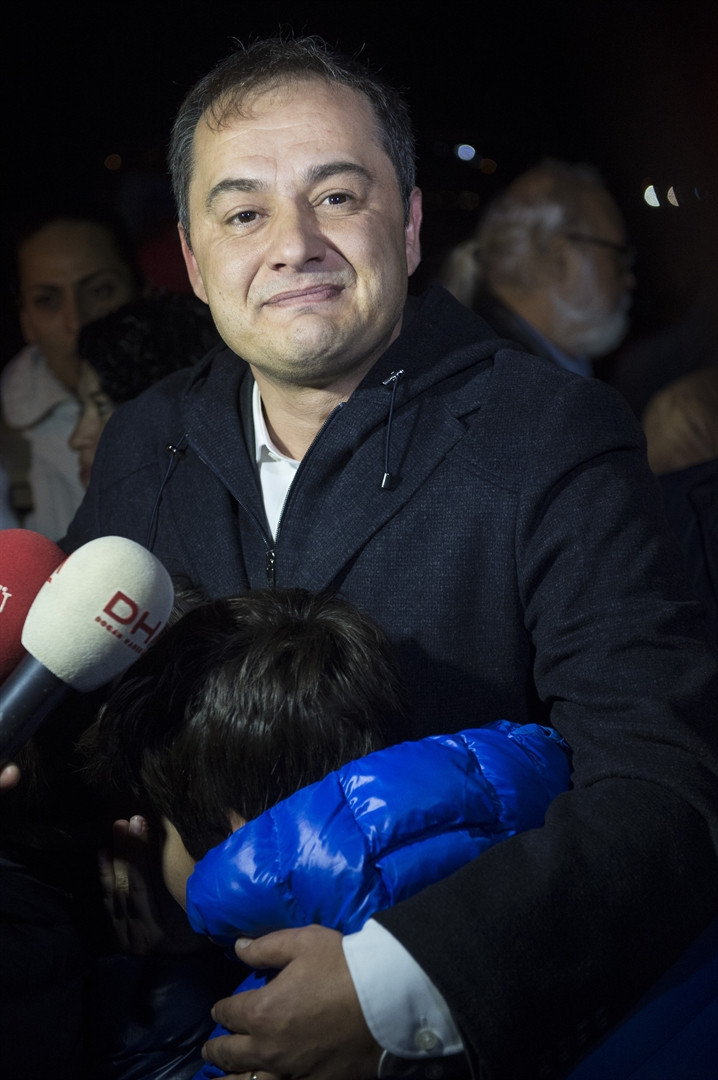 Sözcü gazetesi muhabiri tahliye edildi... Müthiş görüntüler...