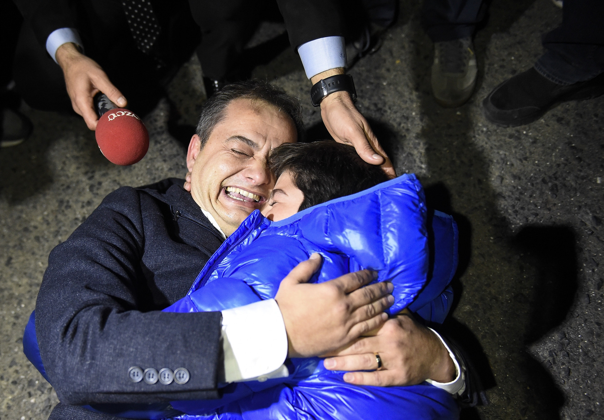 Sözcü gazetesi muhabiri tahliye edildi... Müthiş görüntüler...