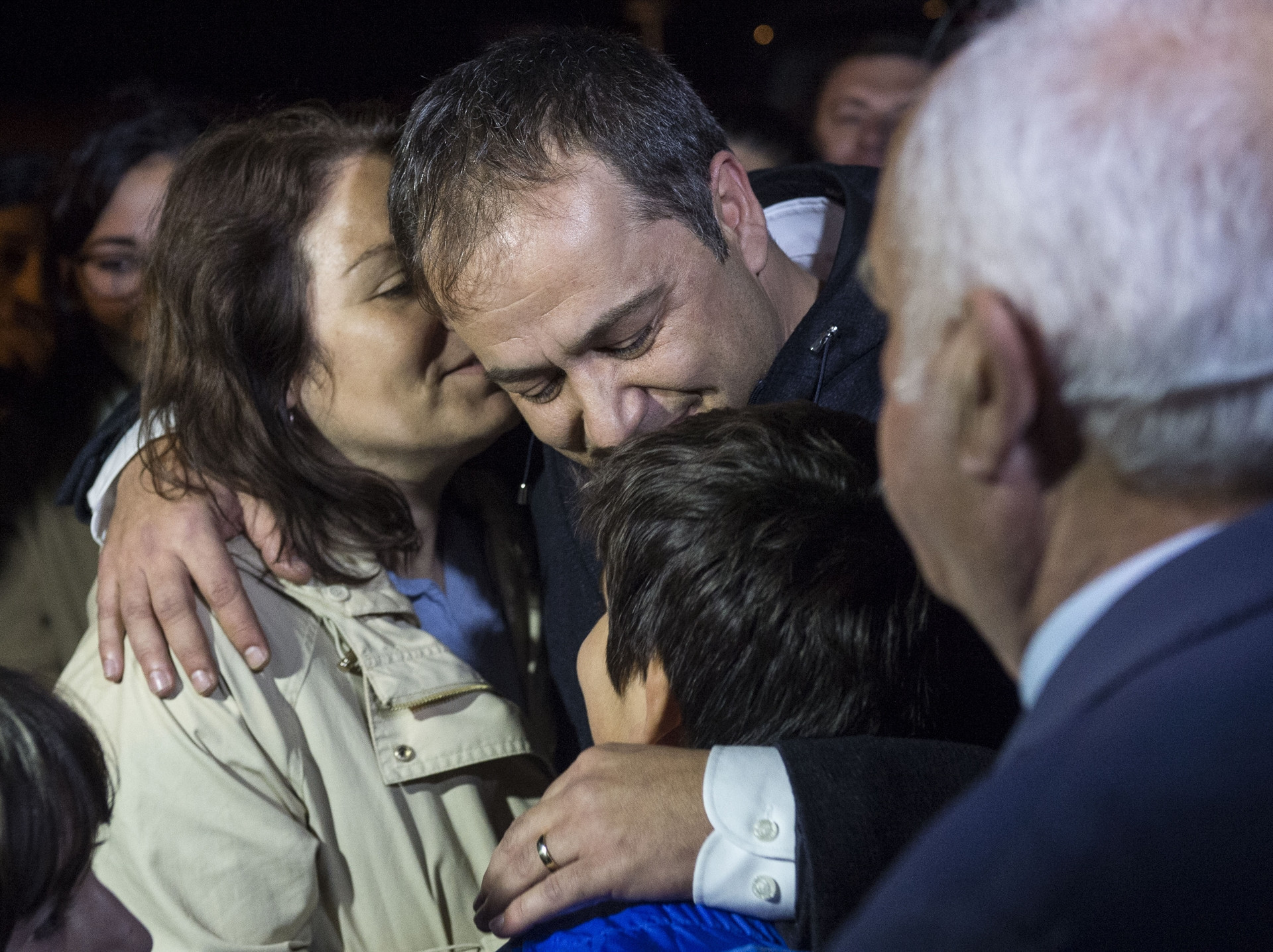 Sözcü gazetesi muhabiri tahliye edildi... Müthiş görüntüler...