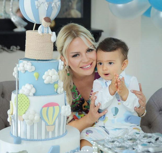 Eşi uçurdu 500 bin TLlik hediye