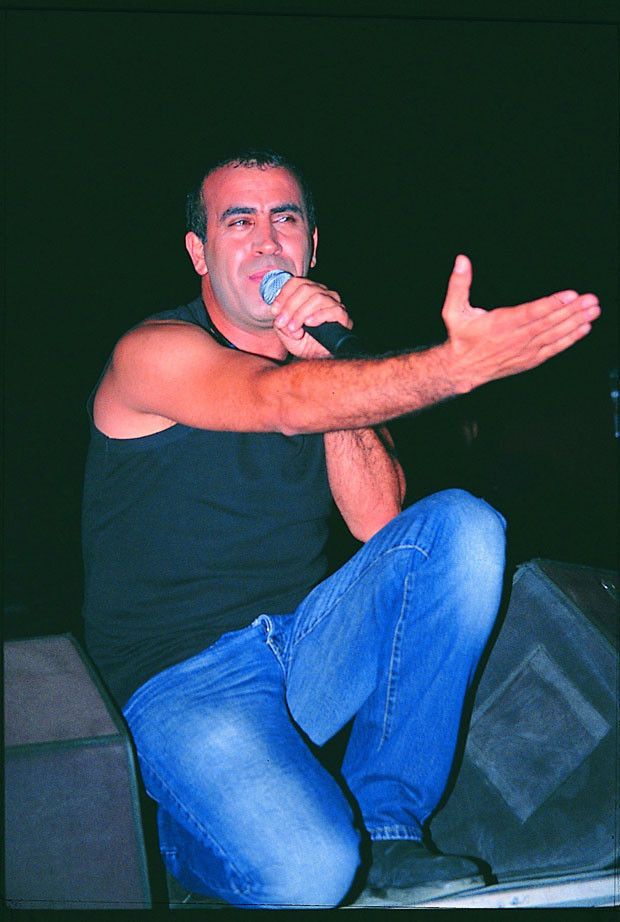 Kadın oldum erkek oldum, erkek oldum kimseye yaranamadım Kadın oldum erkek oldum, erkek oldum kimseye yaranamadım