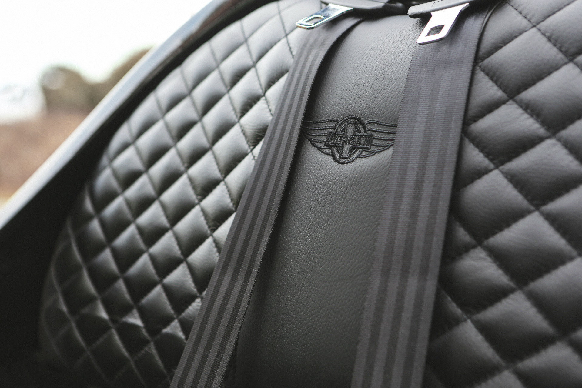 106 yıldır elle otomobil üretiyor Ama şimdi bakın ne yaptı... 106 yıldır elle otomobil üretiyor Ama şimdi bakın ne yaptı...