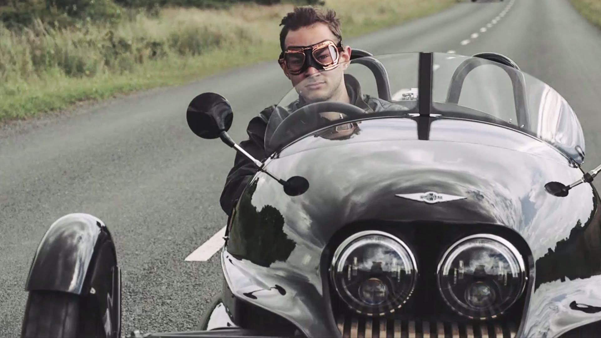 106 yıldır elle otomobil üretiyor Ama şimdi bakın ne yaptı... 106 yıldır elle otomobil üretiyor Ama şimdi bakın ne yaptı...