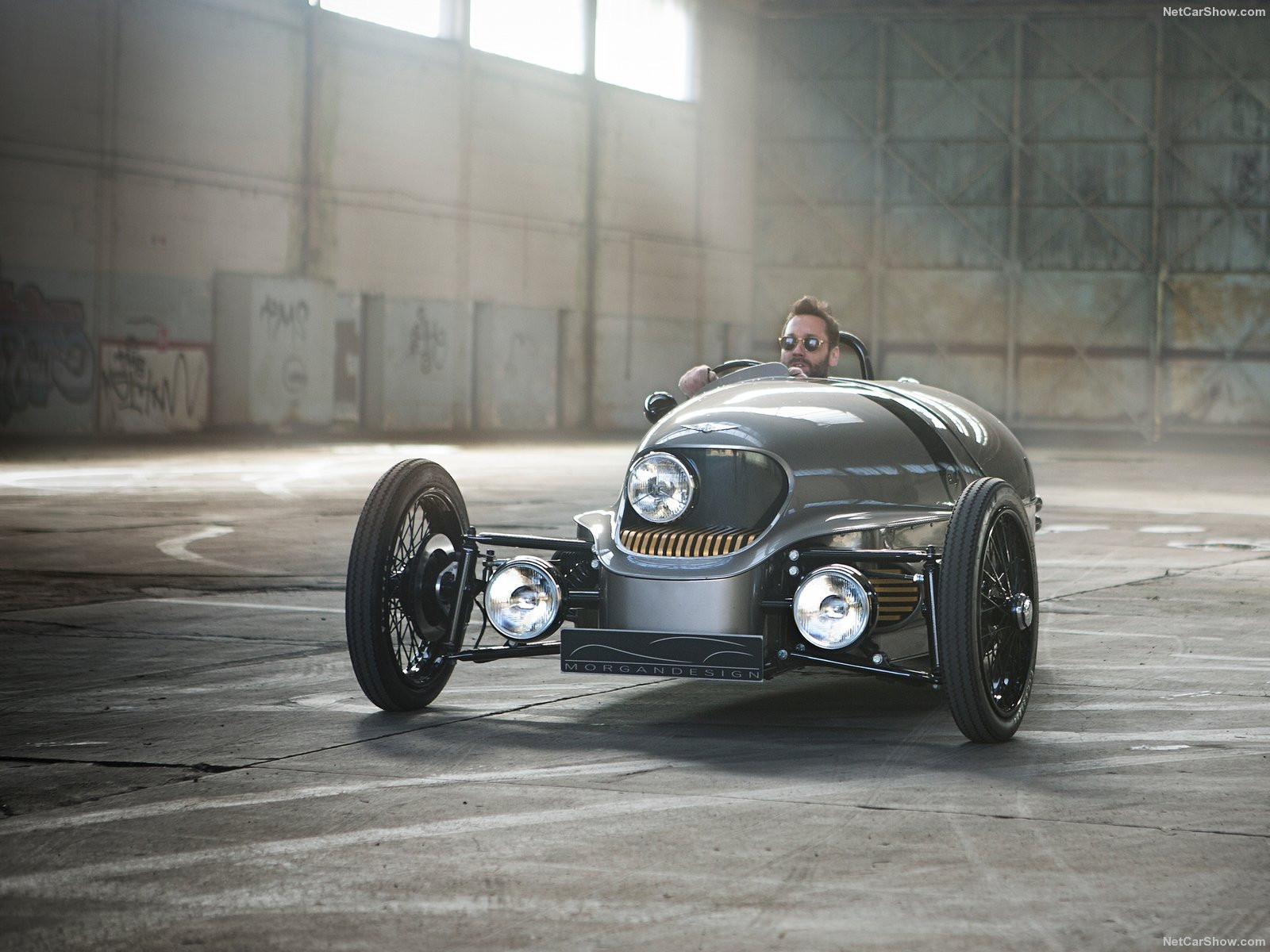 106 yıldır elle otomobil üretiyor Ama şimdi bakın ne yaptı... 106 yıldır elle otomobil üretiyor Ama şimdi bakın ne yaptı...