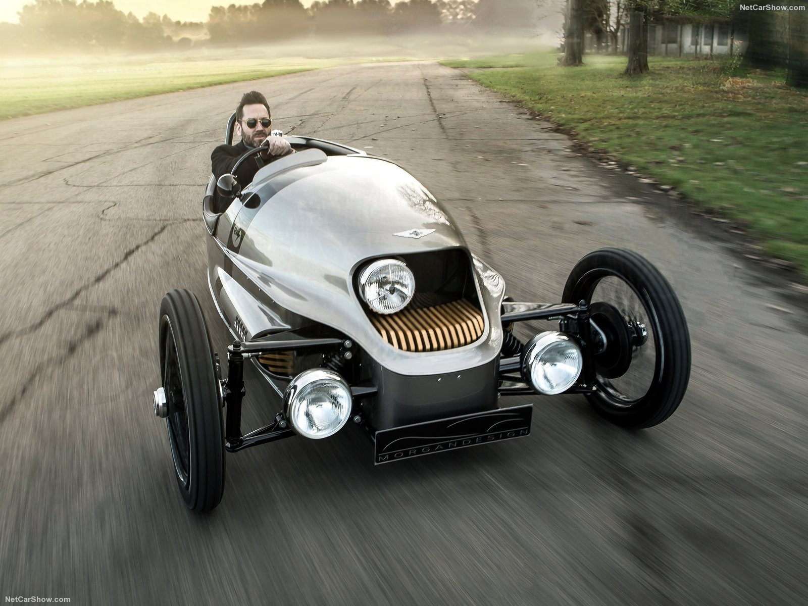 106 yıldır elle otomobil üretiyor Ama şimdi bakın ne yaptı... 106 yıldır elle otomobil üretiyor Ama şimdi bakın ne yaptı...