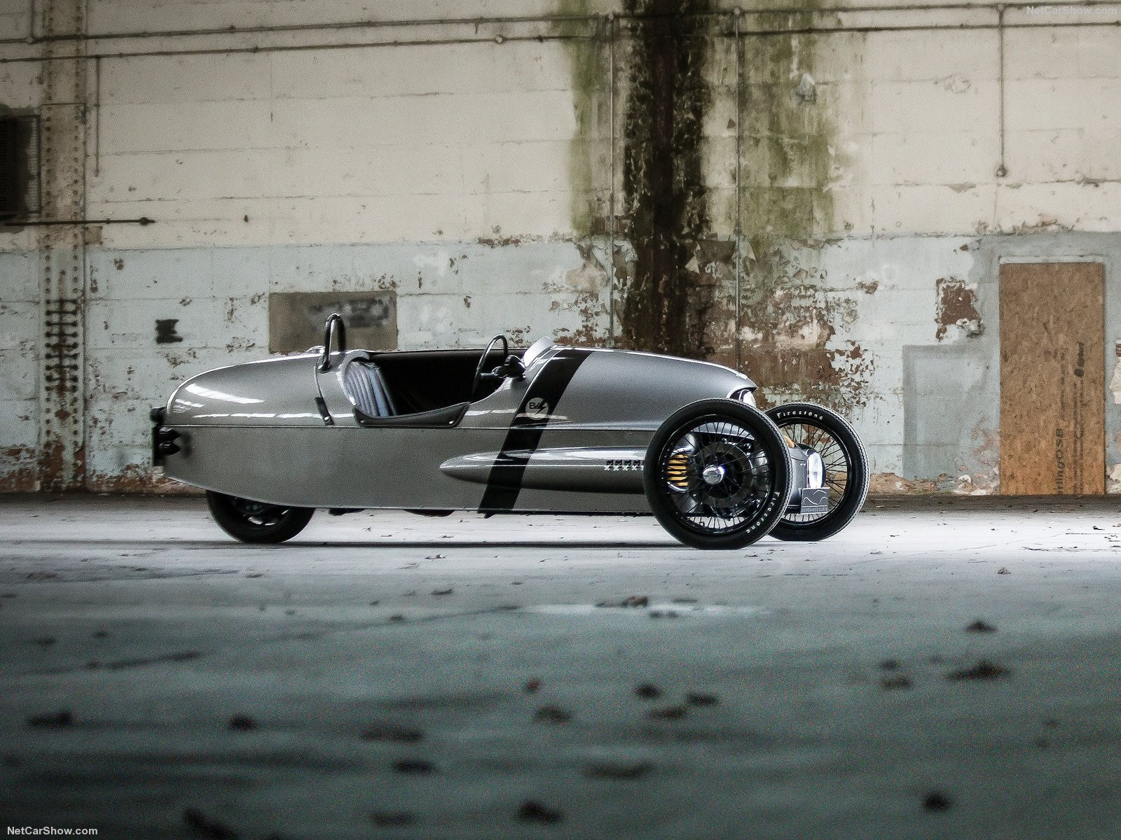 106 yıldır elle otomobil üretiyor Ama şimdi bakın ne yaptı... 106 yıldır elle otomobil üretiyor Ama şimdi bakın ne yaptı...