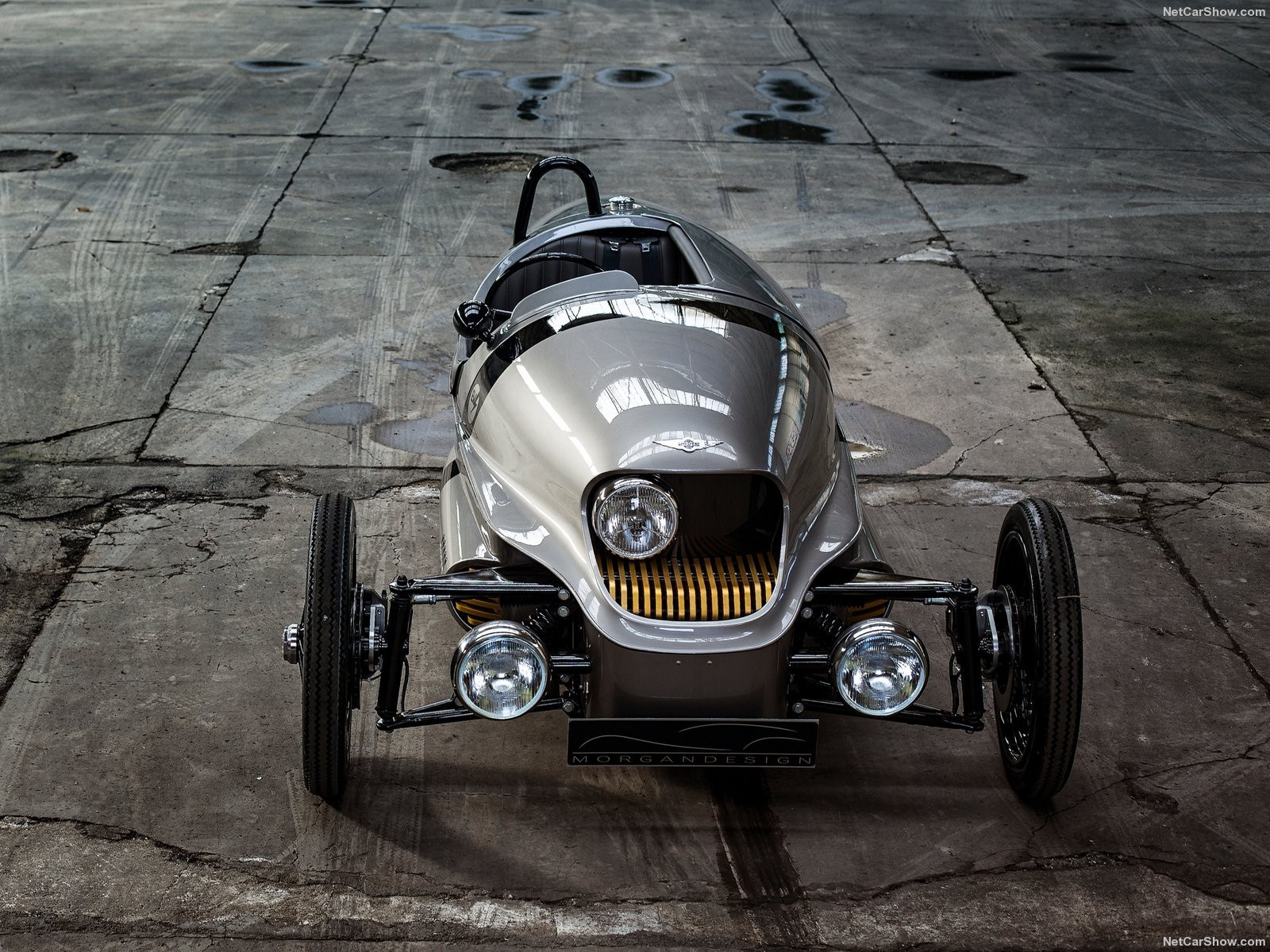 106 yıldır elle otomobil üretiyor Ama şimdi bakın ne yaptı... 106 yıldır elle otomobil üretiyor Ama şimdi bakın ne yaptı...