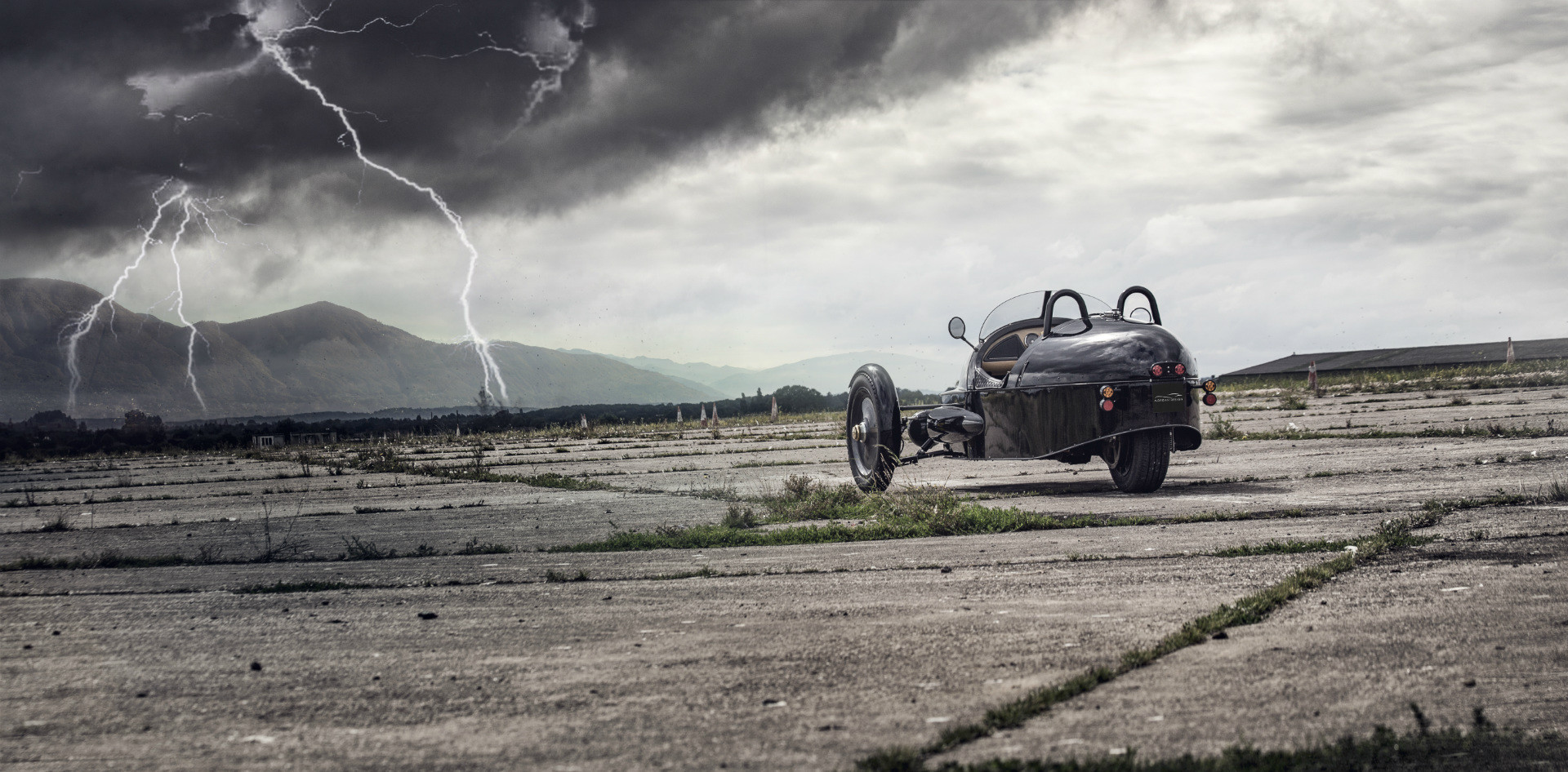 106 yıldır elle otomobil üretiyor Ama şimdi bakın ne yaptı... 106 yıldır elle otomobil üretiyor Ama şimdi bakın ne yaptı...