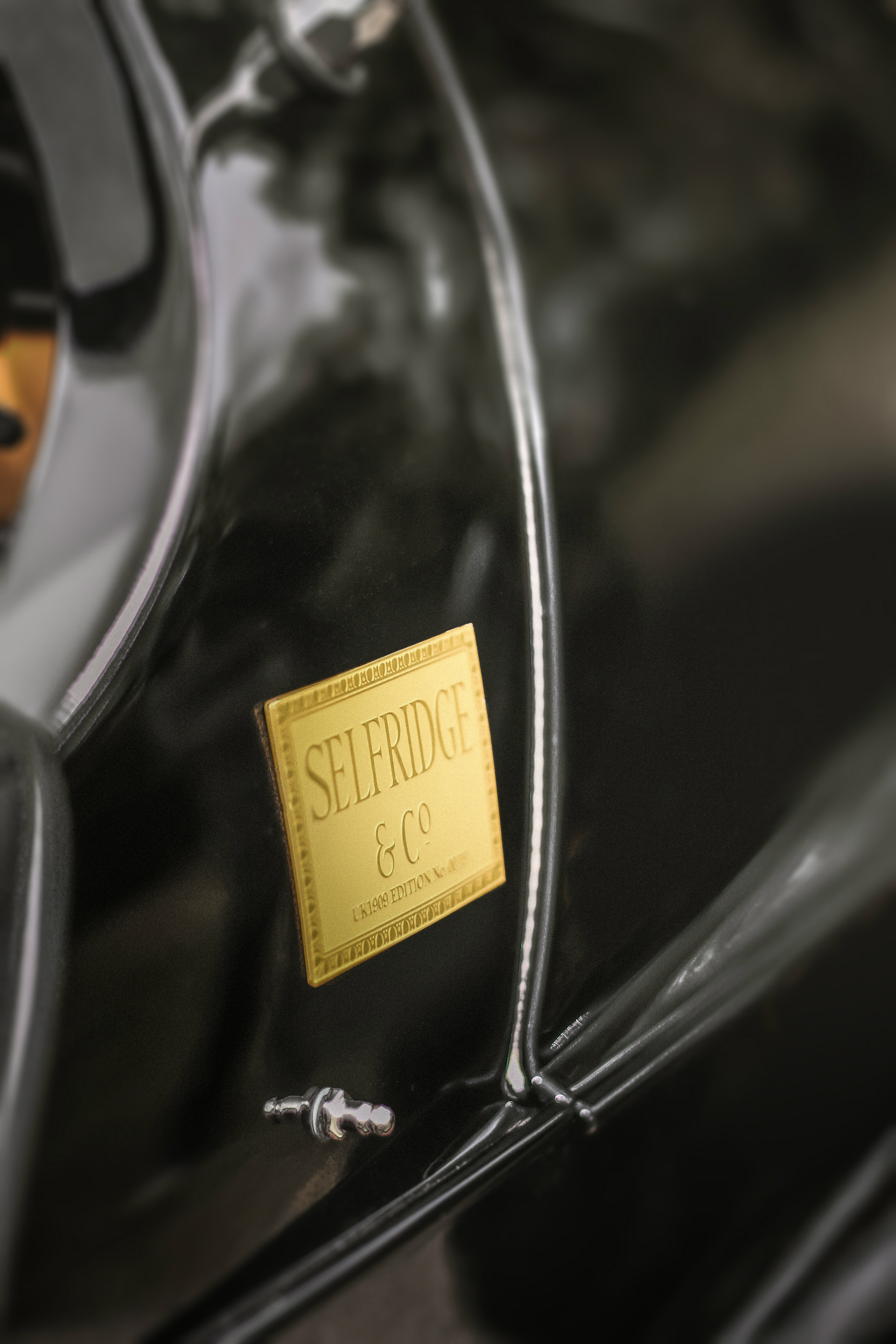 106 yıldır elle otomobil üretiyor Ama şimdi bakın ne yaptı... 106 yıldır elle otomobil üretiyor Ama şimdi bakın ne yaptı...