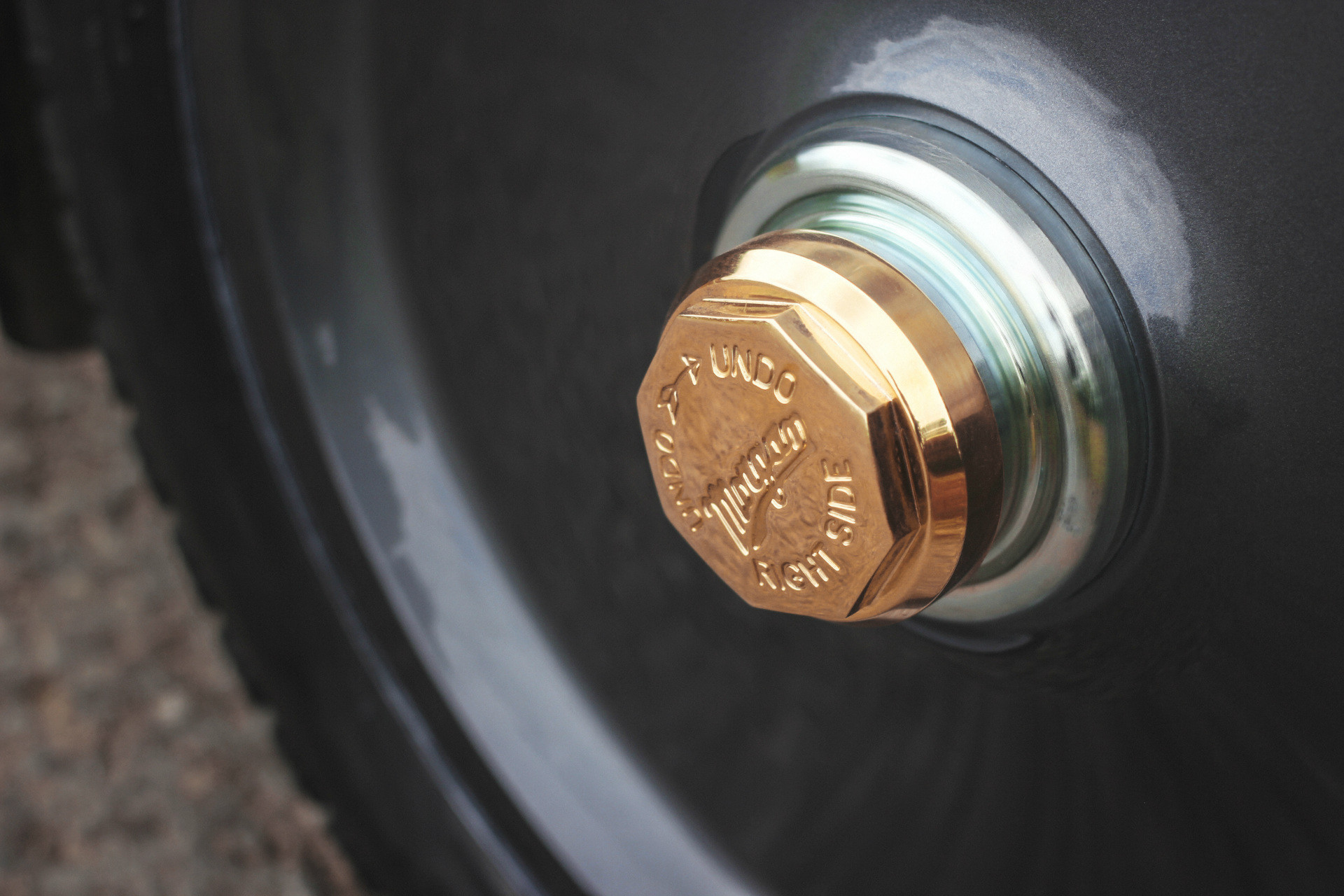 106 yıldır elle otomobil üretiyor Ama şimdi bakın ne yaptı... 106 yıldır elle otomobil üretiyor Ama şimdi bakın ne yaptı...