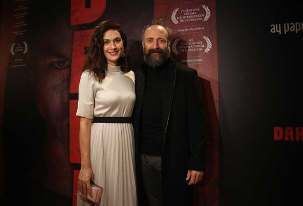 Ünlüleri buluşturan gala